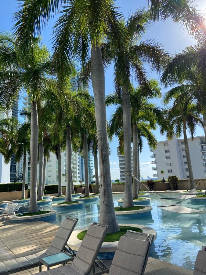 Four Seasons Hotel Miami - Luxury Private Residences Екстериор снимка