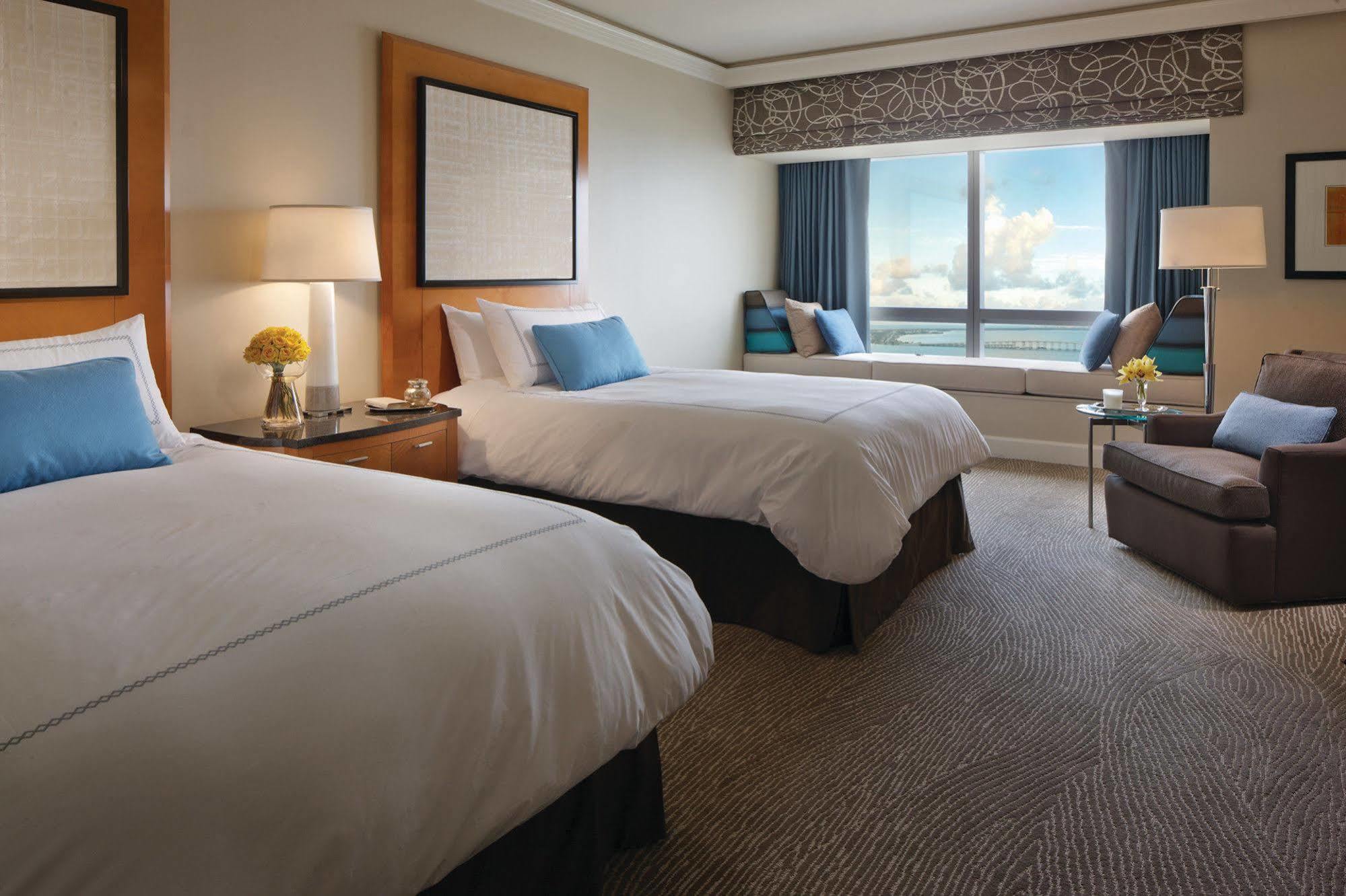 Four Seasons Hotel Miami - Luxury Private Residences Екстериор снимка